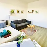 Joli Studio Proche Plage, Vieux Port & Palais Pharo